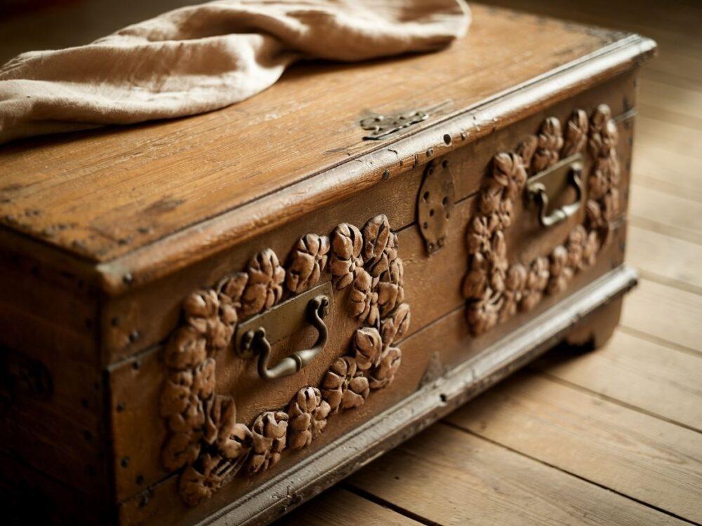 drewniana komoda skandynawska